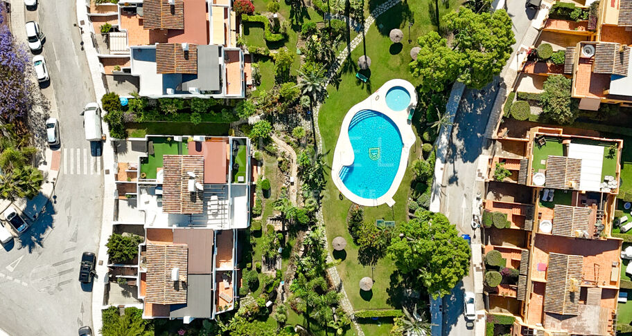Radhus i Nagüeles, Marbella, med takterrass och jacuzzi