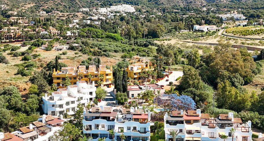 Radhus i Nagüeles, Marbella, med takterrass och jacuzzi