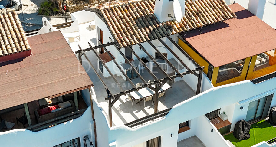 Radhus i Nagüeles, Marbella, med takterrass och jacuzzi