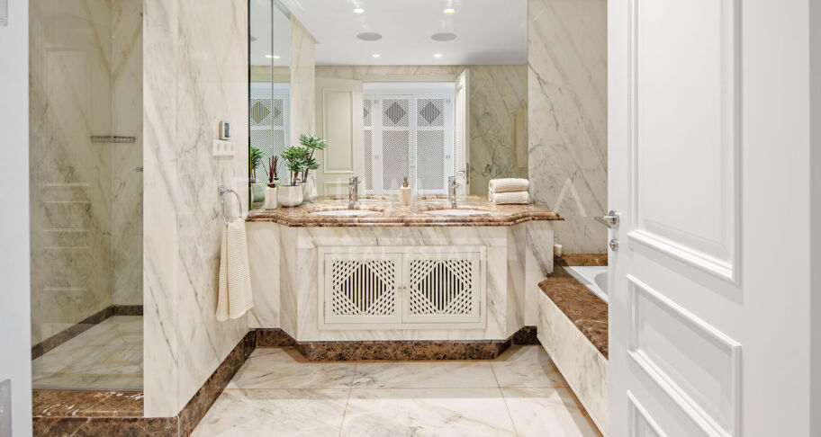 Duplex-Penthouse mit Meerblick in La Morera, Marbella East