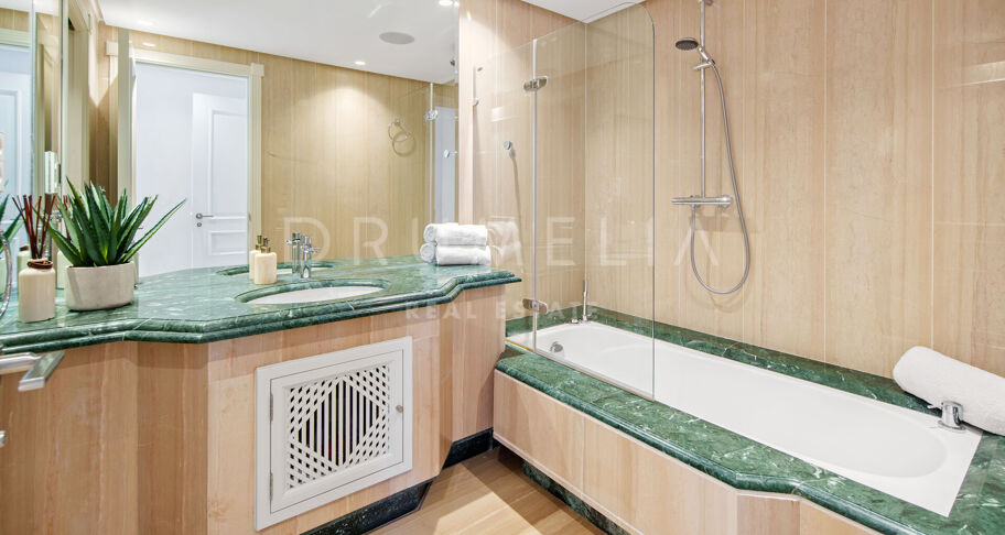 Duplex-Penthouse mit Meerblick in La Morera, Marbella East
