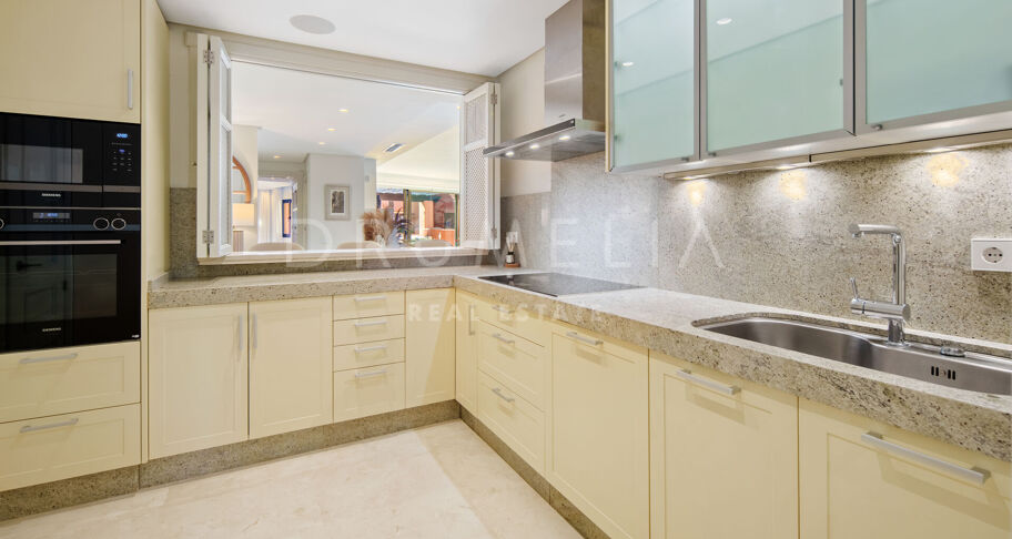 Duplex-Penthouse mit Meerblick in La Morera, Marbella East