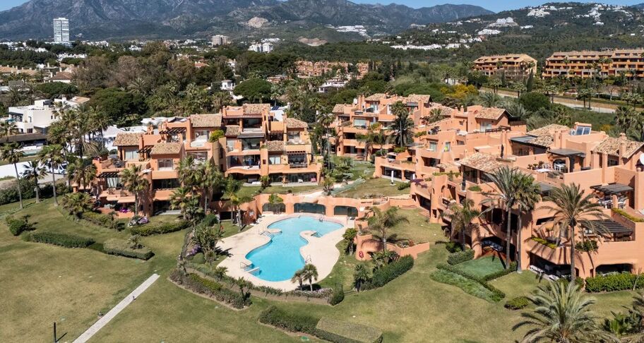 Duplex-Penthouse mit Meerblick in La Morera, Marbella East