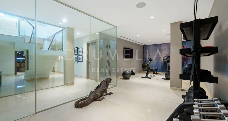 Villa contemporaine en première ligne de golf à Nueva Andalucía
