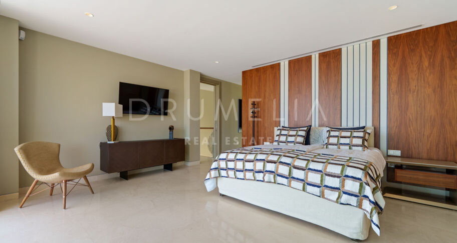 Villa contemporaine en première ligne de golf à Nueva Andalucía