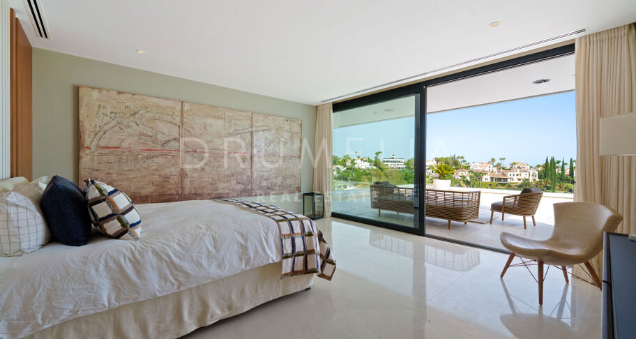 Villa contemporaine en première ligne de golf à Nueva Andalucía