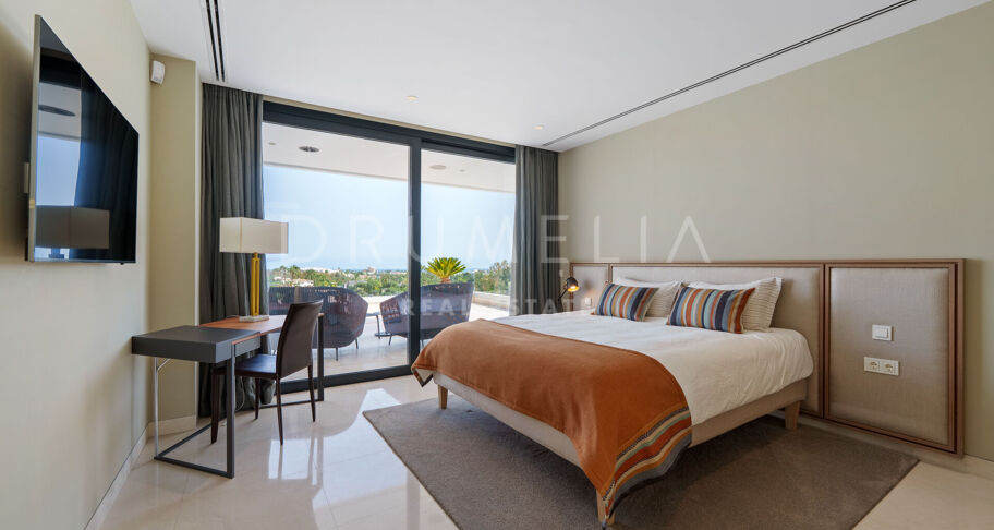 Villa contemporaine en première ligne de golf à Nueva Andalucía