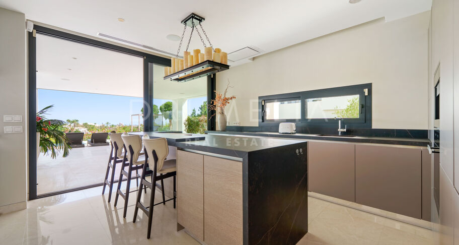 Villa contemporaine en première ligne de golf à Nueva Andalucía