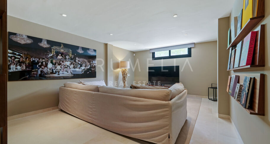Villa contemporaine en première ligne de golf à Nueva Andalucía