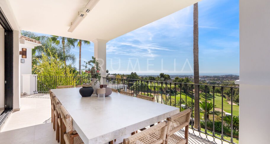 Villa in Los Arqueros, Benahavís with Sea, Mountain and Golf Views