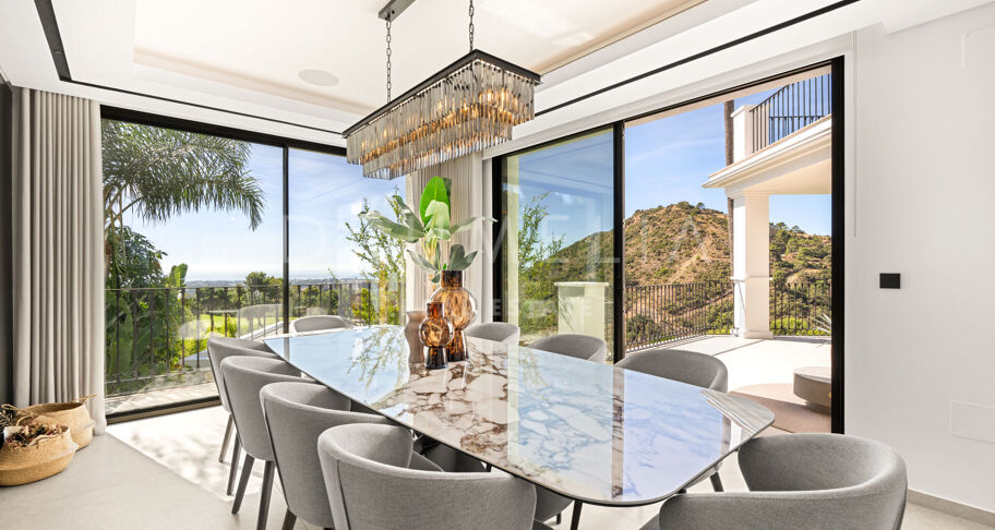 Villa in Los Arqueros, Benahavís with Sea, Mountain and Golf Views