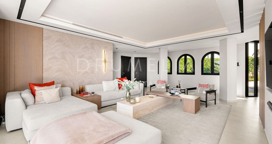 Villa in Los Arqueros, Benahavís with Sea, Mountain and Golf Views