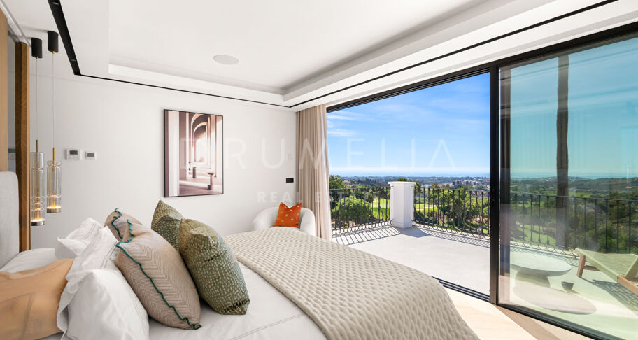 Villa in Los Arqueros, Benahavís with Sea, Mountain and Golf Views