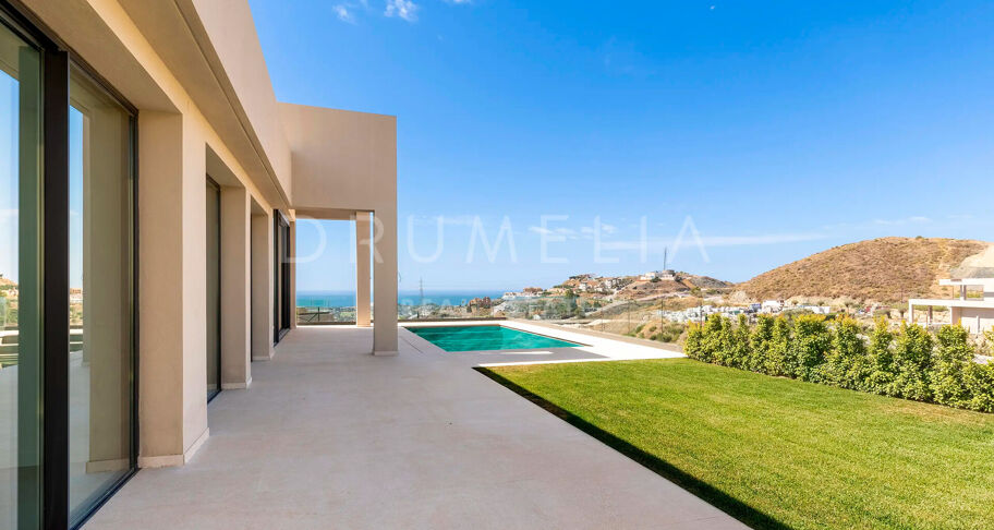 Villa contemporánea en Benahavís con vistas panorámicas al mar