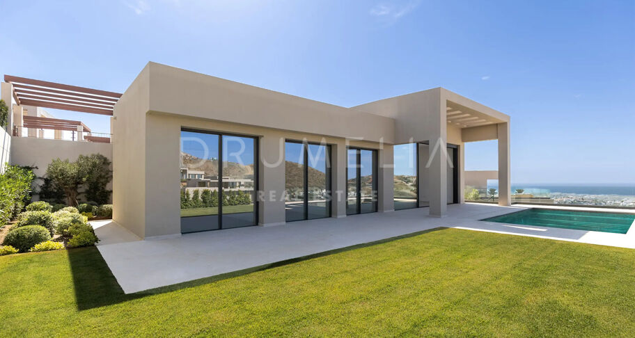 Villa contemporánea en Benahavís con vistas panorámicas al mar