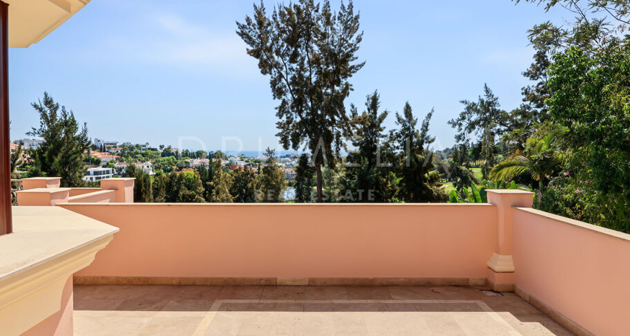 Villa en première ligne de golf à La Alquería avec vues panoramiques sur la mer