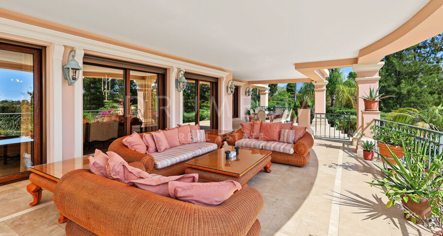 Villa en première ligne de golf à La Alquería avec vues panoramiques sur la mer