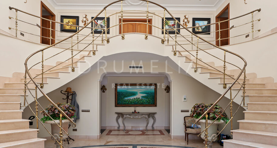 Villa en première ligne de golf à La Alquería avec vues panoramiques sur la mer