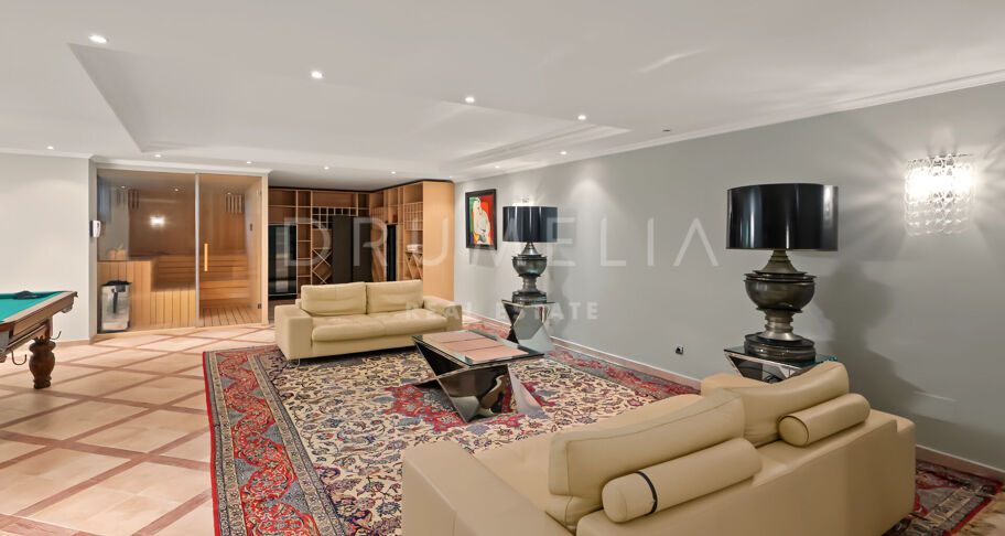 Villa en première ligne de golf à La Alquería avec vues panoramiques sur la mer