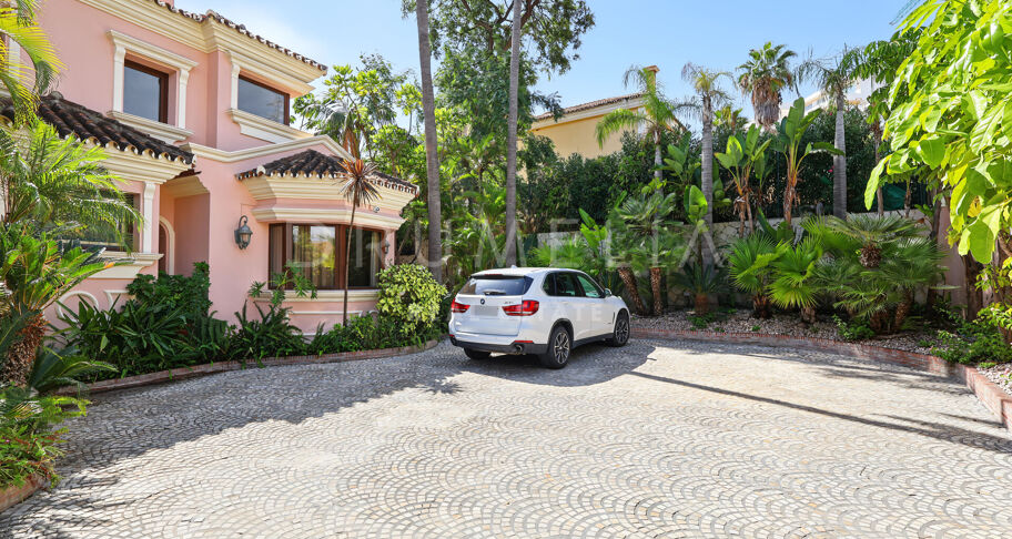 Villa en première ligne de golf à La Alquería avec vues panoramiques sur la mer