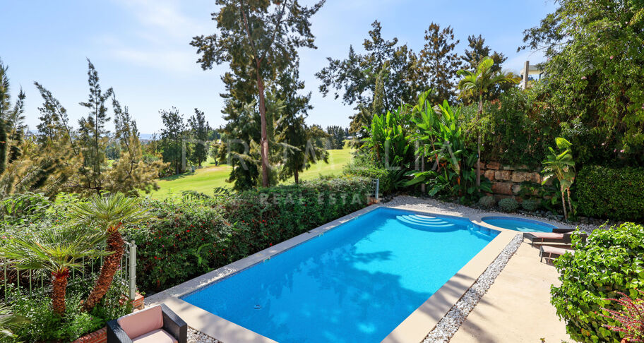 Villa en première ligne de golf à La Alquería avec vues panoramiques sur la mer
