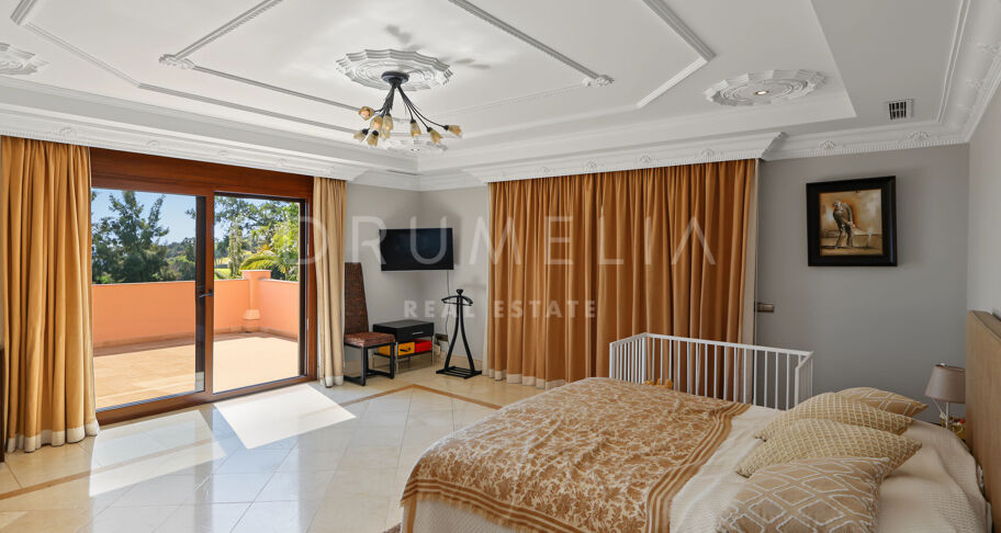 Villa en première ligne de golf à La Alquería avec vues panoramiques sur la mer