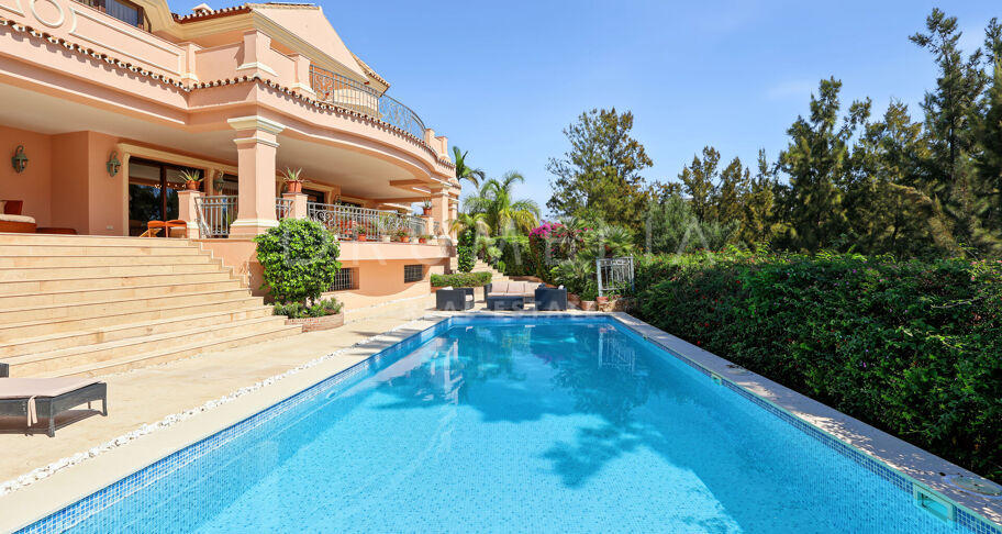 Villa en première ligne de golf à La Alquería avec vues panoramiques sur la mer