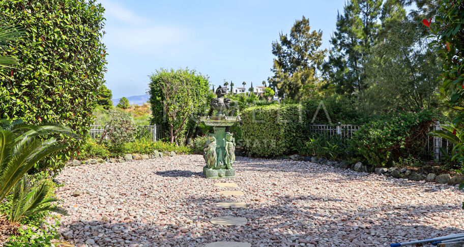 Villa en première ligne de golf à La Alquería avec vues panoramiques sur la mer