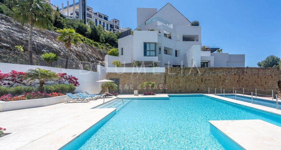 Duplex penthouse à Los Flamingos avec vue mer et piscine privée