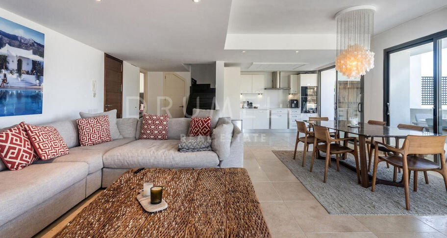 Duplex penthouse à Los Flamingos avec vue mer et piscine privée
