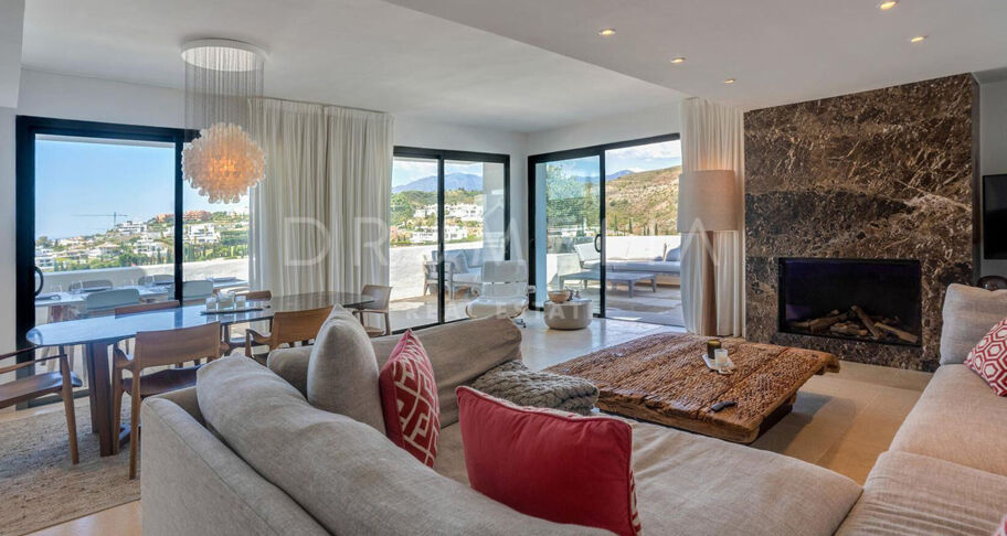 Duplex penthouse à Los Flamingos avec vue mer et piscine privée