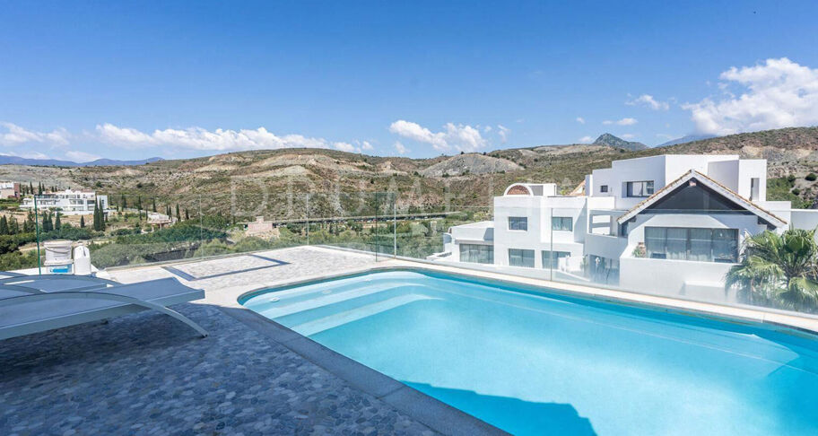 Duplex penthouse à Los Flamingos avec vue mer et piscine privée