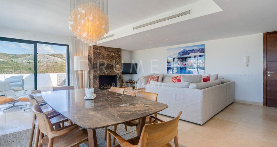 Duplex penthouse à Los Flamingos avec vue mer et piscine privée