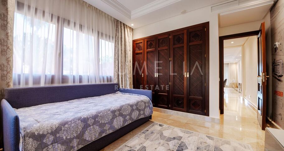 Duplexpenthouse aan het strand in Torre Bermeja, Estepona