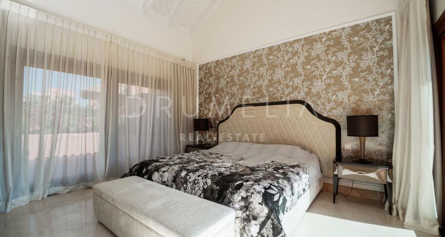 Duplexpenthouse aan het strand in Torre Bermeja, Estepona