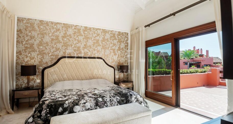 Duplexpenthouse aan het strand in Torre Bermeja, Estepona