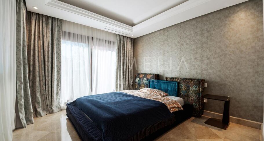 Duplexpenthouse aan het strand in Torre Bermeja, Estepona