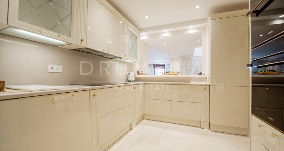 Duplexpenthouse aan het strand in Torre Bermeja, Estepona