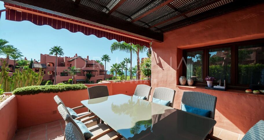 Duplexpenthouse aan het strand in Torre Bermeja, Estepona