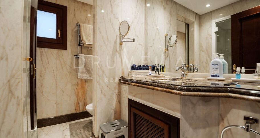 Duplexpenthouse aan het strand in Torre Bermeja, Estepona
