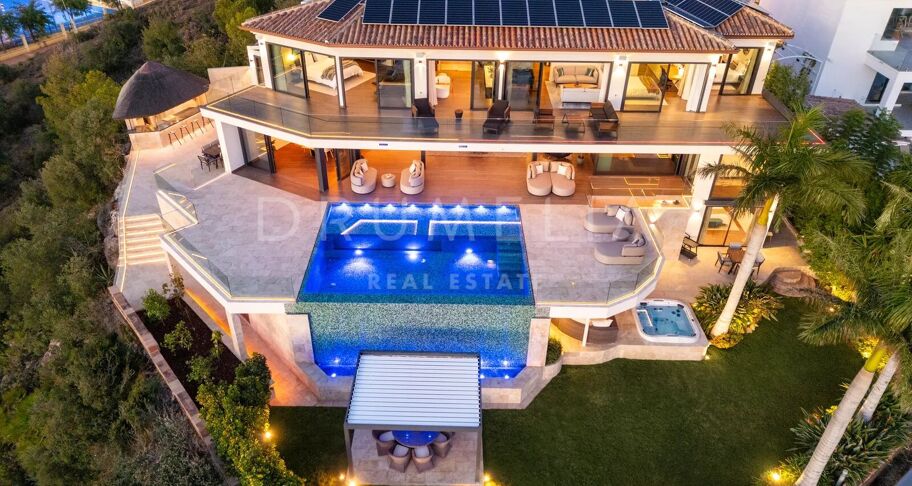 Exceptional Hillside Villa with Panoramic Sea Views in Benalmádena