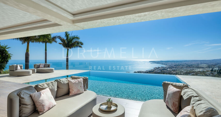 Exceptional Hillside Villa with Panoramic Sea Views in Benalmádena