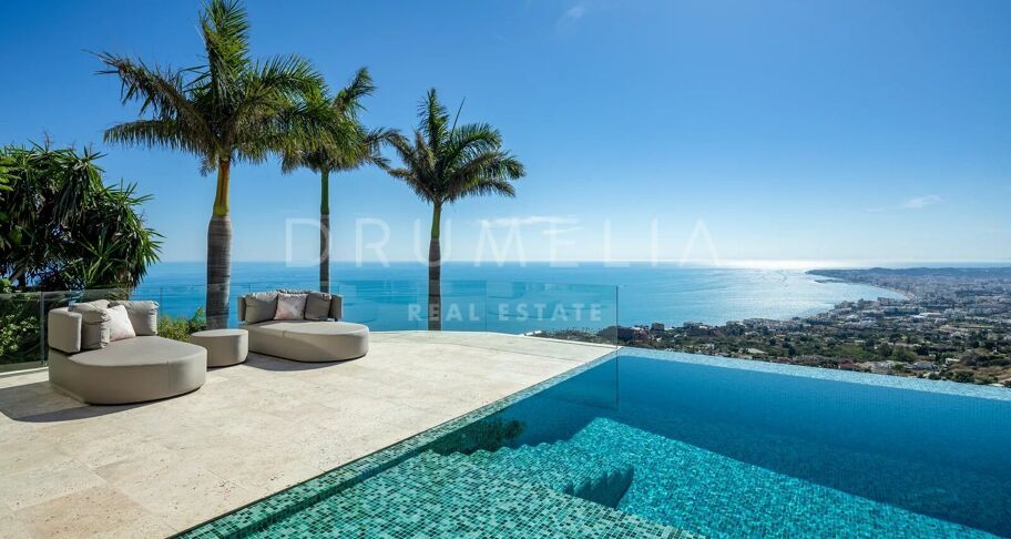 Exceptional Hillside Villa with Panoramic Sea Views in Benalmádena