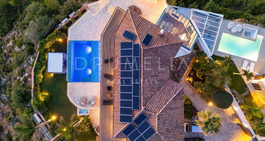 Exceptional Hillside Villa with Panoramic Sea Views in Benalmádena