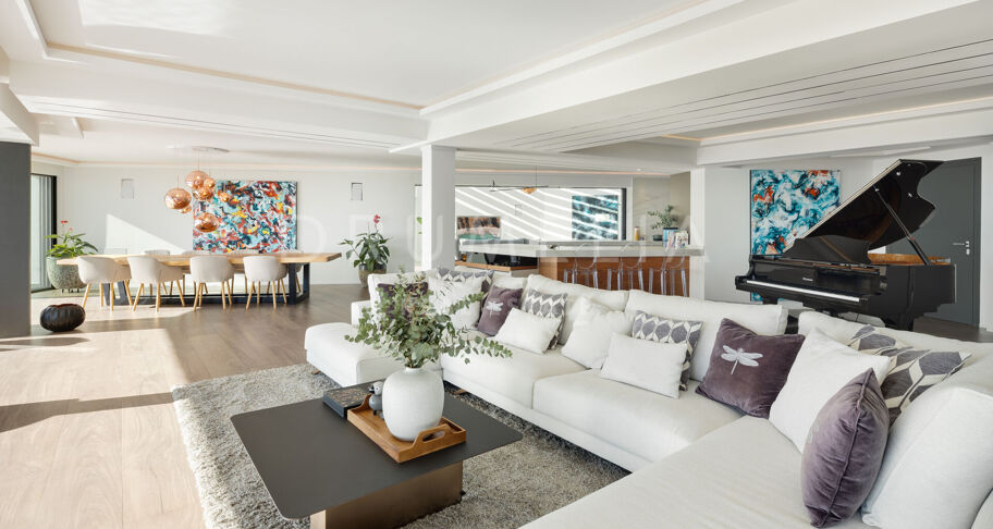 Exceptional Hillside Villa with Panoramic Sea Views in Benalmádena