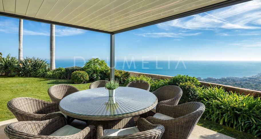 Exceptional Hillside Villa with Panoramic Sea Views in Benalmádena