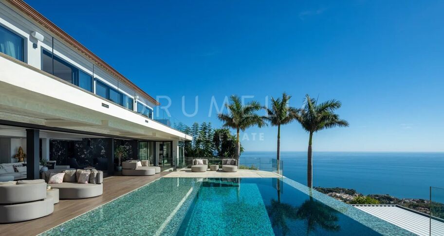 Exceptional Hillside Villa with Panoramic Sea Views in Benalmádena