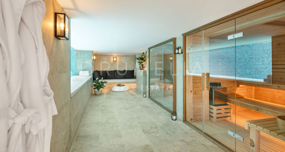 Exceptional Hillside Villa with Panoramic Sea Views in Benalmádena