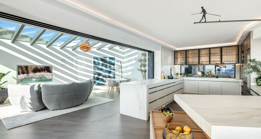 Exceptional Hillside Villa with Panoramic Sea Views in Benalmádena