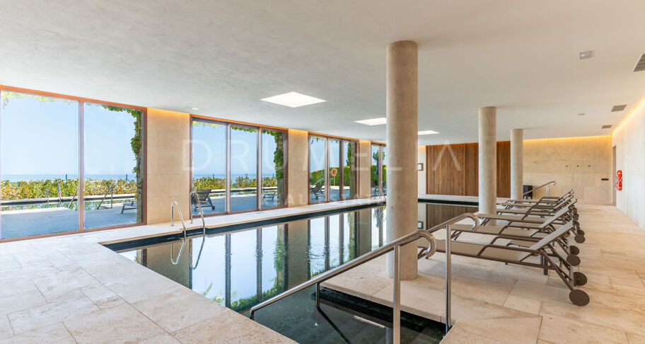 Appartement de luxe avec jardin, piscine privée et vues panoramiques sur la mer à Finca Cortesin